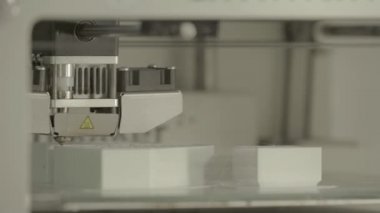 Yakın çekim yazdırma sırasında 3d yazıcı.