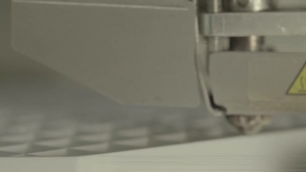 3D tiskárna během tisku zblízka. — Stock video