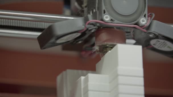 3D-Drucker während des Drucks aus nächster Nähe. — Stockvideo