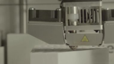 Yakın çekim yazdırma sırasında 3d yazıcı.