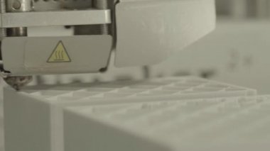 Yakın çekim yazdırma sırasında 3d yazıcı.
