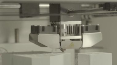 Yakın çekim yazdırma sırasında 3d yazıcı.