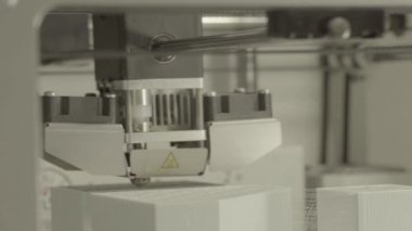 Yakın çekim yazdırma sırasında 3d yazıcı.