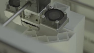 Yakın çekim yazdırma sırasında 3d yazıcı.