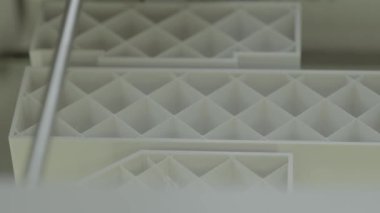 Yakın çekim yazdırma sırasında 3d yazıcı.