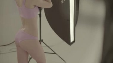 Sahne arkası fotoğrafçılığı. Fotoşop. Fotoğrafçıya poz ver..