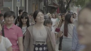 Şehrin sokaklarında bir grup insan var. Pekin 'de. Çin. Asya