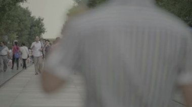 Şehrin sokaklarında bir grup insan var. Pekin 'de. Çin. Asya