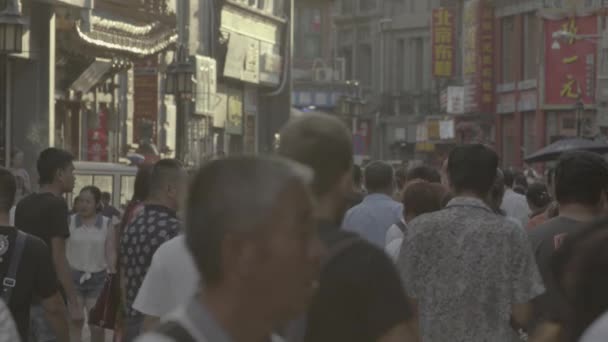 Una folla di persone per le strade della città. Pechino. La Cina. Asia — Video Stock