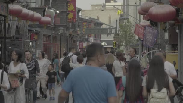 Una folla di persone per le strade della città. Pechino. La Cina. Asia — Video Stock