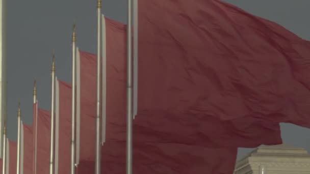 Czerwone chińskie flagi. Pekin. W Chinach. Azja — Wideo stockowe