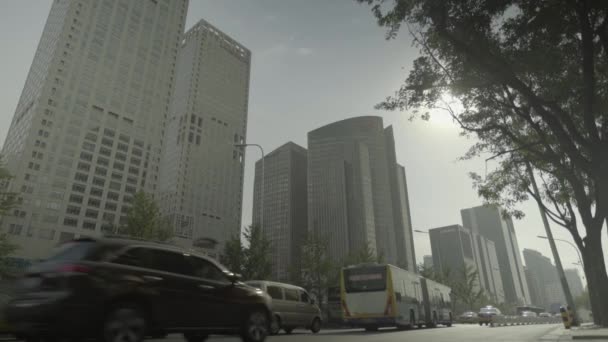 Rascacielos en un distrito de negocios. Beijing. De China. Países Bajos — Vídeo de stock