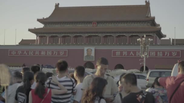 Tiananmen Meydanı 'ndaki insanlar. Pekin 'de. Çin. Asya — Stok video