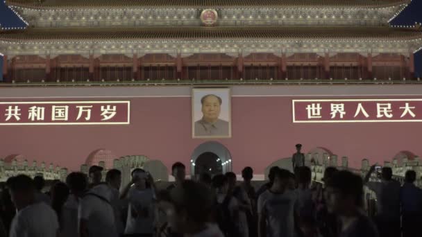 Люди на площади Тяньаньмэнь. Пекин. Китай. Азия — стоковое видео