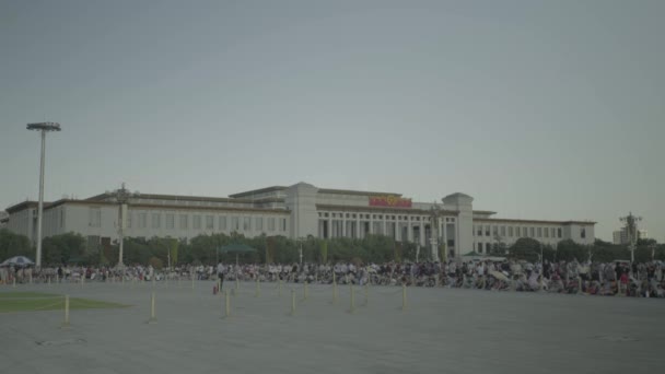 천안문 광장에 있는 사람들. 베이징. 중국. 아시아 — 비디오