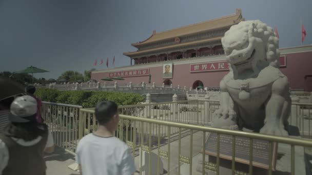 Emberek a Tiananmen téren. Peking. Kína. Ázsia — Stock videók