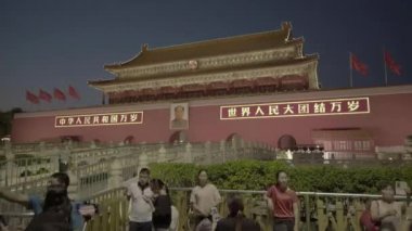 Tiananmen Meydanı 'ndaki insanlar. Pekin 'de. Çin. Asya. Zaman aşımı