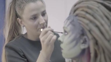 Kızları uydurma yöntemi. Comic Con. KostümComment