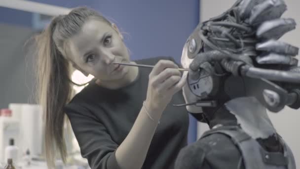 Der Prozess der Make-up Mädchen Modell. Zeitlupe. Komischer Betrug. Cosplay — Stockvideo