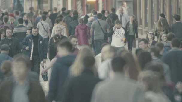 A crowd of people walking down the street. Slow motion. Kyiv. Ukraine — Stock Video