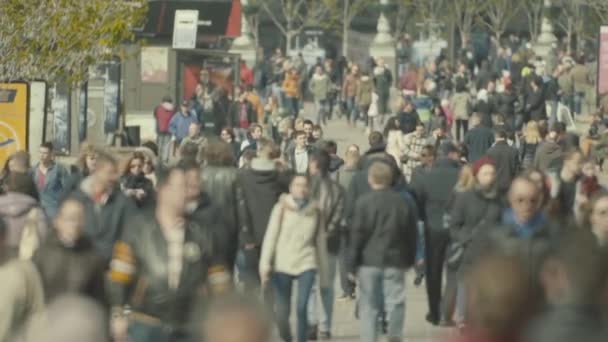 A crowd of people walking down the street. Slow motion. Kyiv. Ukraine — Stock Video