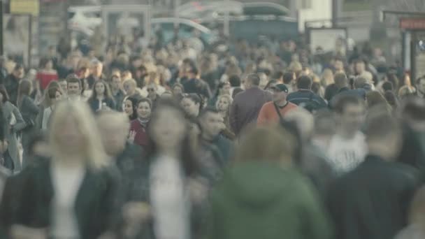 Crowd. Many people walk down the street. Kyiv. Ukraine — Stock Video