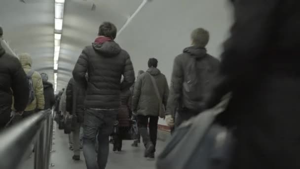 A crowd of people walking along the subway underpass. Kyiv. Ukraine — Stock Video