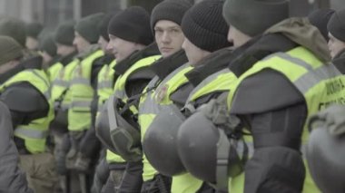 Ukrayna Ulusal Muhafız Birliği 'nin bir mangası Kyiv sokaklarında