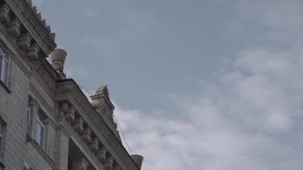 De lucht boven de stad. Tijd verstrijkt. Kiev. Oekraïne — Stockvideo