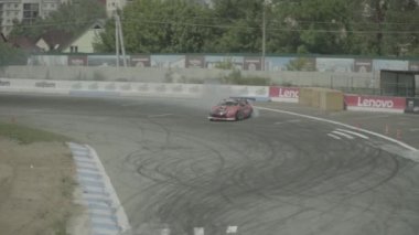 Araba sporu. Yarış. Ağır çekim. Kyiv. Ukrayna