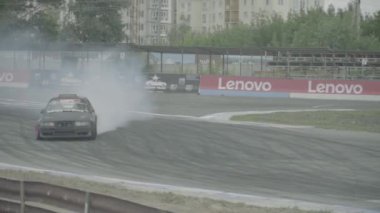 Araba sporu. Yarış. Ağır çekim. Kyiv. Ukrayna