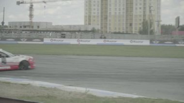 Araba sporu. Yarış. Ağır çekim. Kyiv. Ukrayna