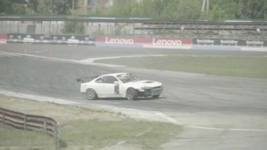 Araba sporu. Yarış. Ağır çekim. Kyiv. Ukrayna