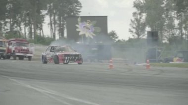 Araba sporu. Yarış. Ağır çekim. Kyiv. Ukrayna