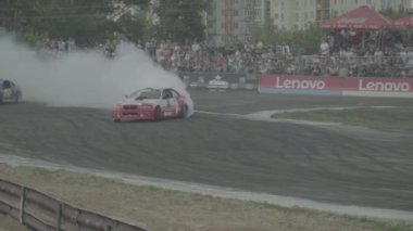 Araba sporu. Yarış. Ağır çekim. Kyiv. Ukrayna