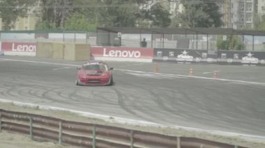 Araba sporu. Yarış. Ağır çekim. Kyiv. Ukrayna