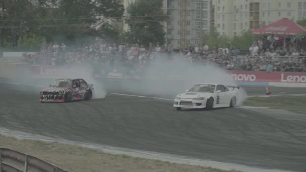 Deporte de coche. Carrera. En cámara lenta. Kiev. Ucrania — Vídeo de stock