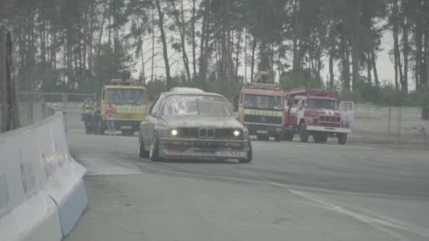 Sporty samochodowe. Wyścig. Zwolnij trochę. Kijów. Ukraina — Wideo stockowe