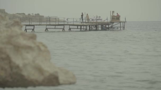 Pier im Meer. Ägypten. Sharm-el-Sheikh — Stockvideo