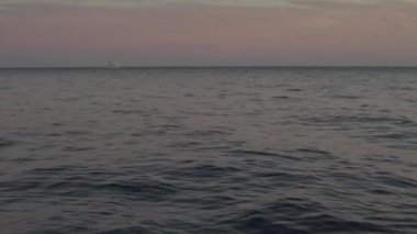 Gün batımında deniz suyu. Yakın plan. Sharm-el-Sheikh. Mısır.
