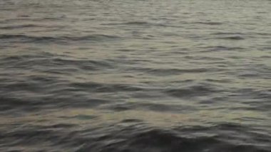 Gün batımında deniz suyu. Yakın plan. Sharm-el-Sheikh. Mısır.