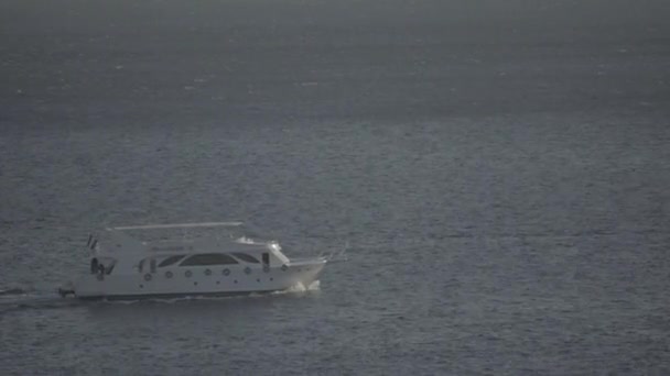 Yacht dans la mer. Charm-el-Cheikh. Égypte .