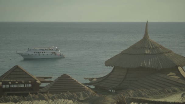 Jacht im Meer. Sharm-el-Sheikh. Ägypten. — Stockvideo