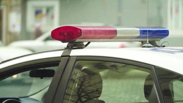 Flashing flasher on the roof of a police car. Blinker. Close-up. — Stock Video