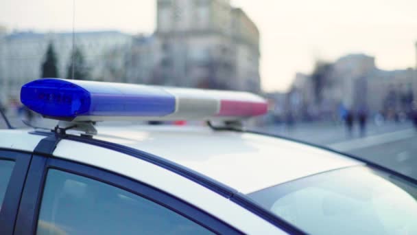 Flashing flasher on the roof of a police car. Blinker. Close-up. — Stock Video