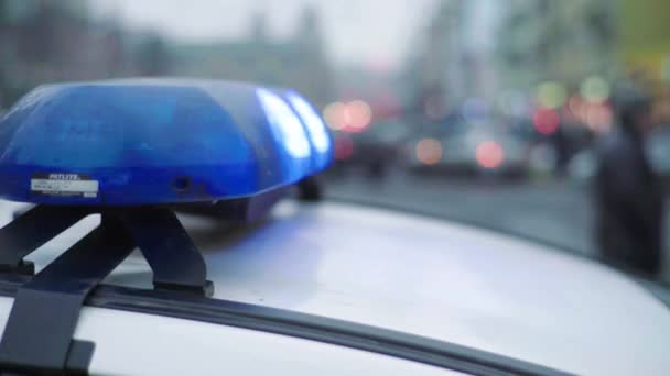 Flashing flasher on the roof of a police car. Blinker. Close-up. — Stock Video