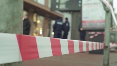 Bariyer olay yerindeki polis bandını uyardı. Kyiv. Ukrayna