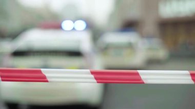 Bariyer olay yerindeki polis bandını uyardı. Kyiv. Ukrayna
