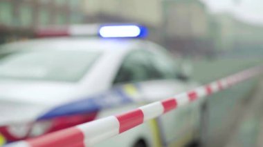 Bariyer olay yerindeki polis bandını uyardı. Kyiv. Ukrayna