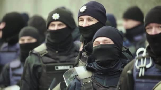 Politie op een straat. Kiev. Oekraïne. — Stockvideo